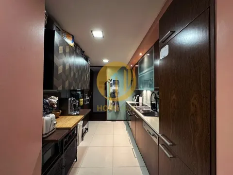 Apartamento T3 com Suite e Estacionamento – Cedofeita, Porto