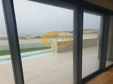 T1 com Piscina, Vista Mar, Garagem e Terraço – Perafita/Lavra