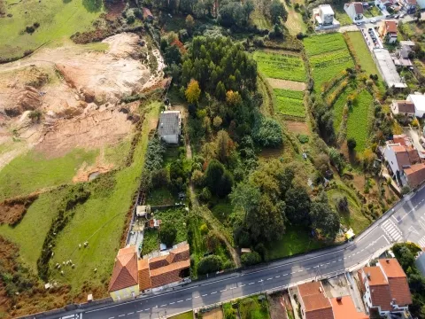 Oportunidade Única! Moradia para Reabilitar com Terreno Superior a 6.000 m²