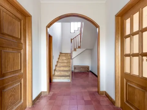 Oportunidade Única! Moradia para Reabilitar com Terreno Superior a 6.000 m²