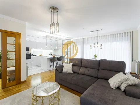 T3 Premium Remodelado | 160m² | Condomínio Fechado com Portaria 24h | Varanda 12m²