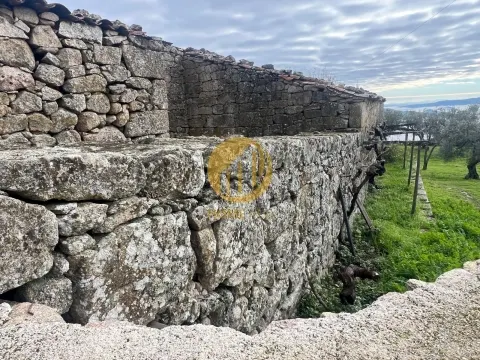 Moradia para Restaurar T5