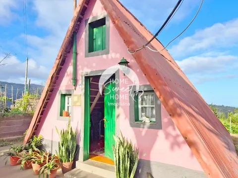 Moradia T1 em Santana com as vivencias tradicionais madeirenses