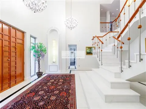 Luxuriöse T5 TRIPLEX-Villa mit Garten und Pool, Lissabon