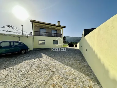 Moradia T4 Isolada e Renovada em Alvre, Paredes