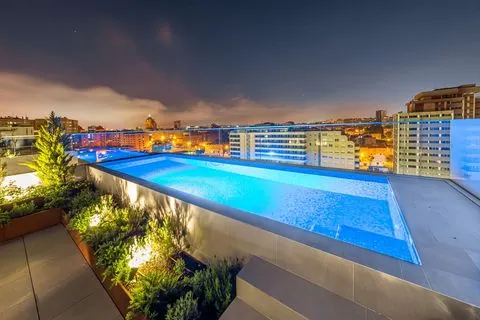 Penthouse 4 quartos de luxo com terraço e piscina privativa