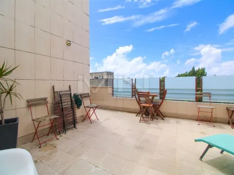 T2 c/ terraço - suite e arrumos -5 minutos do Porto
