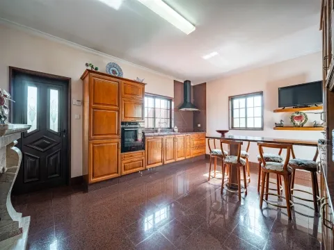 PRÉDIO COM VÁRIAS FRAÇÕES!