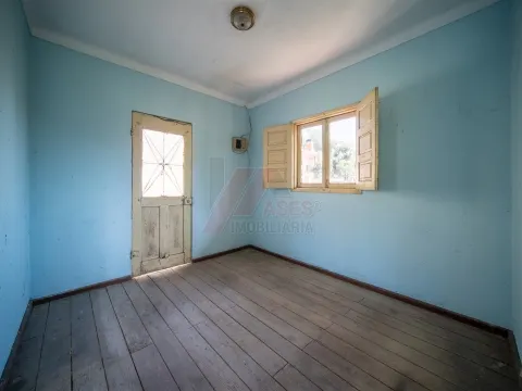 MORADIA DE 2 ANDARES COM TERRENO PARA RESTAURO EM CEPÃES, FAFE!