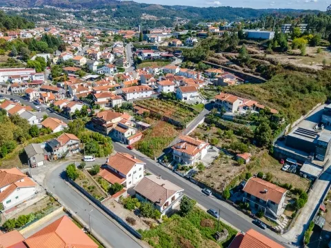 MORADIA T4 + 1 JUNTO AO CENTRO DA CIDADE!