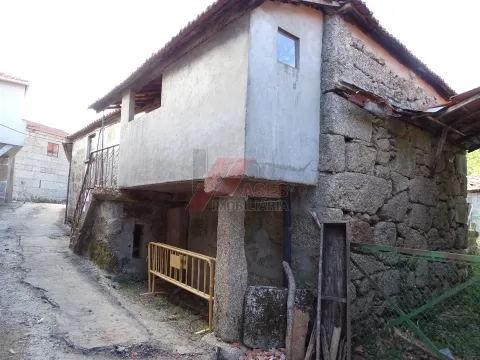 Moradia Rústica e Terreno!