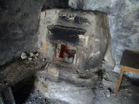 Moradia Rústica e Terreno!