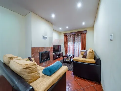 MORADIA EM BANDA T3!