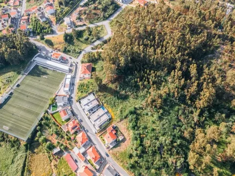 TERRENO COM VIABILIDADE DE CONSTRUÇÃO PARA 4 MORADIAS!