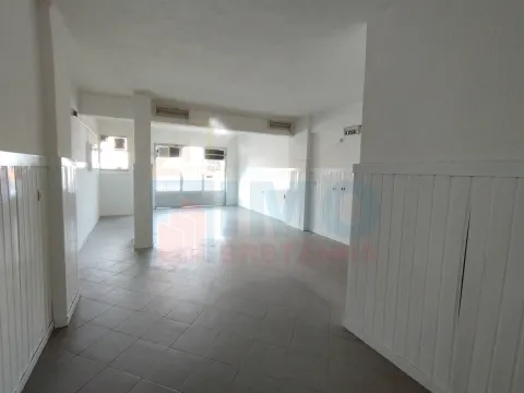 Loja / Café / Espaço Comercial - Rua Mateus Fernandes - Covilhã