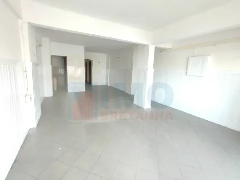 Loja / Café / Espaço Comercial - Rua Mateus Fernandes - Covilhã