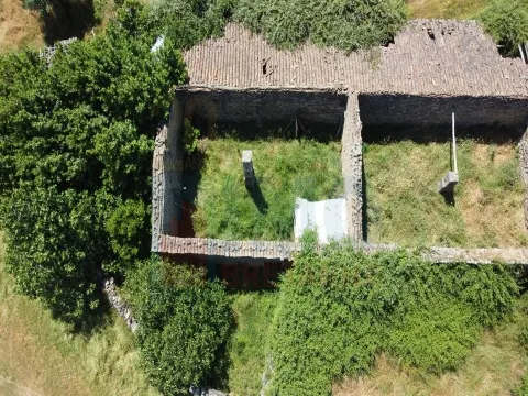 Armazém em ruinas com possibilidade de transformar em habitação - Oledo