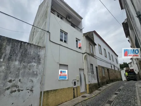 Moradia V4 c/ 2 entradas - Idanha-a-Nova