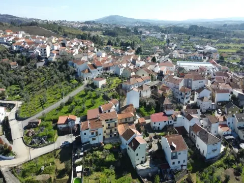 Moradia V7 de 3 pisos c/ Quintal – Peso - a 15 min. da Covilhã