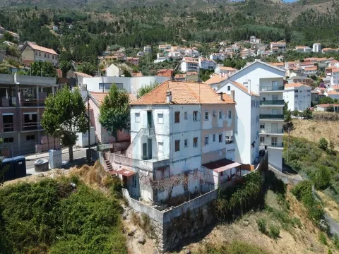  Edificio c/ 3 Apartamentos T2 p/ Recuperar - Covilhã