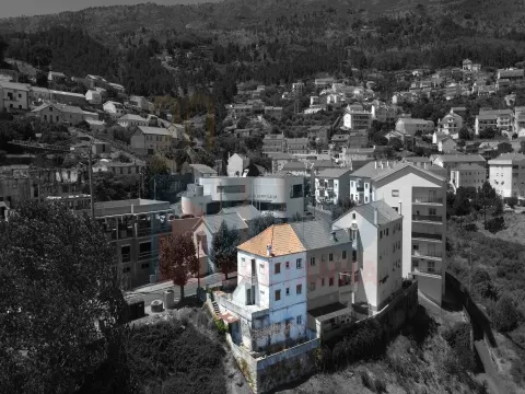  Edificio c/ 3 Apartamentos T2 p/ Recuperar - Covilhã