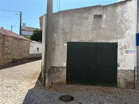 Oportunidade Única na Póvoa de Rio Moinhos: O Espaço que se Adapta aos Seus Sonhos 🏡