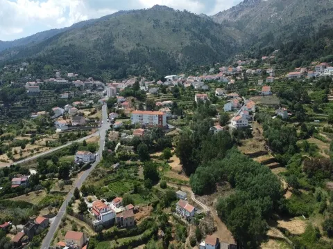 Terreno com 4.522 m² e Viabilidade de Construção - Vila do Carvalho