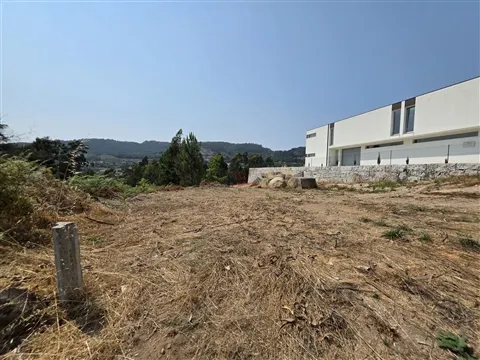 Terreno para Construção com 1.107,93m2 em São Paio, Vizela