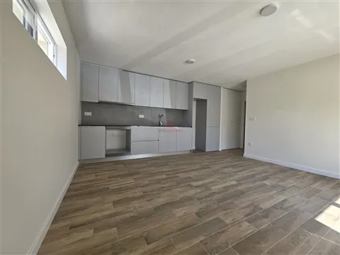 Andar Moradia T1 para Arrendamento em Lordelo, Guimarães