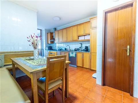Apartamento T2 transformado em T3 em Vila das Aves, Santo Tirso