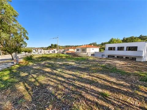 Lote de Terreno com 500m2 e Projeto Aprovado em Rendufe, Guimarães