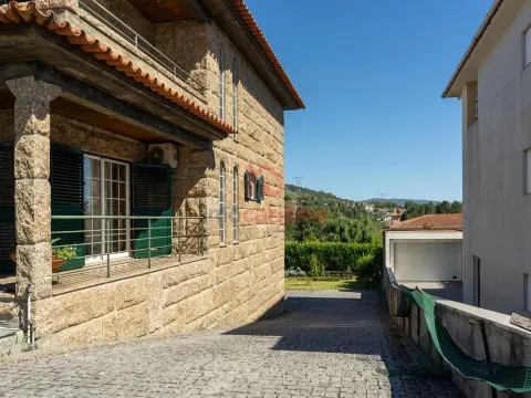 Luxury Individual T4 House in Brito, Guimarães