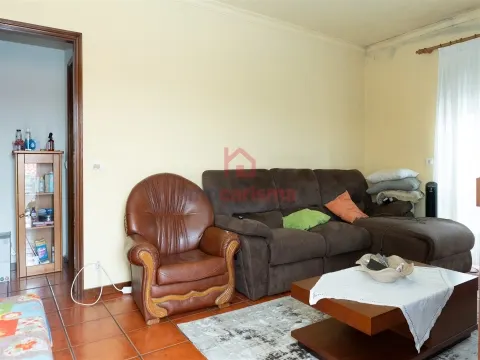 T2+1 Apartment Floor in Lordelo, Guimarães