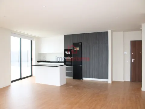 Apartamento T3 Novo, No Último Piso, Centro de Paços de Ferreira