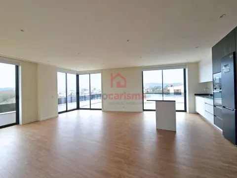 Apartamento T3 Novo, No Último Piso, Centro de Paços de Ferreira