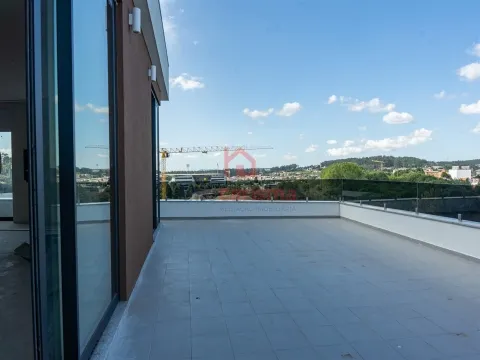 Apartamento T3 Novo, No Último Piso, Centro de Paços de Ferreira