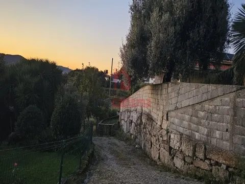 Terreno com 3.242,66m2 em Serzedelo, Guimarães