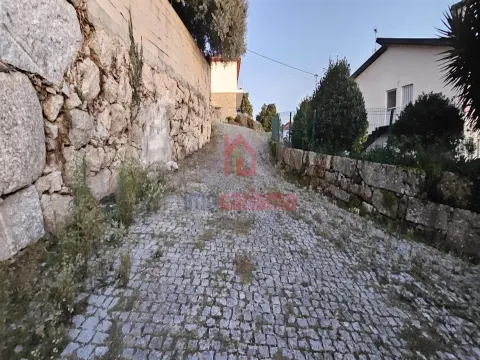Terreno com 3.242,66m2 em Serzedelo, Guimarães