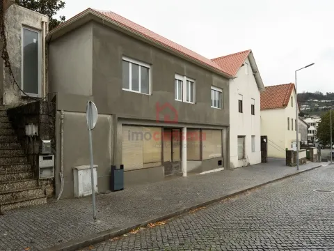 Moradia T3 Remodelada em Fase Final de Acabamentos em Vila das Aves, Santo Tirso