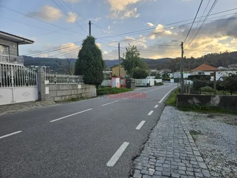 Garagem fechada com 32m2 para venda em São Salvador do Campo, Santo Tirso