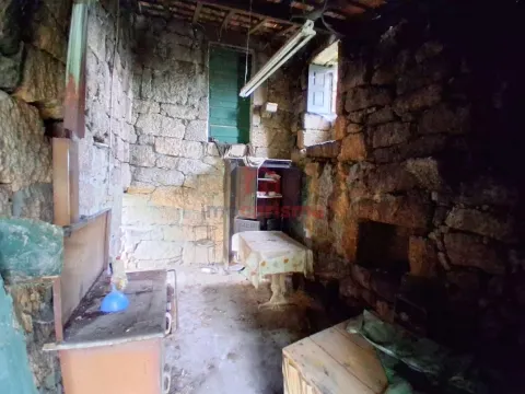 House for Total Restoration and Land with a total area of 5,890m2 in São Mamede de Negrelos, Santo T