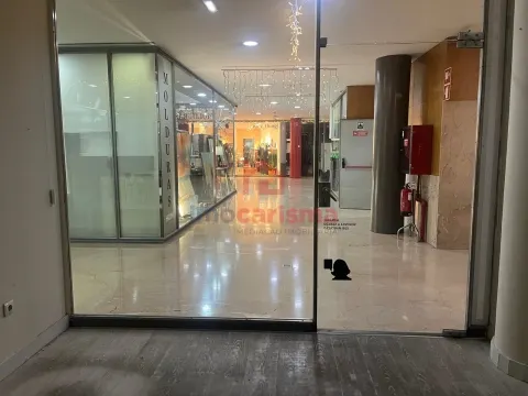 Loja no São Francisco Centro Para Arrendamento em Guimarães