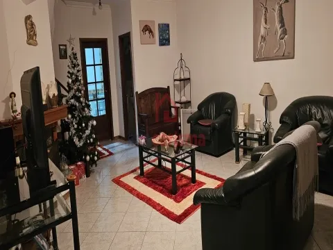 Moradia em Banda T3 de Gaveto em Lagoa, Vila Nova de Famalicão