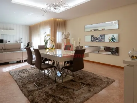 Apartamento T4 transformado em T3 no centro de Vila das Aves, Santo Tirso