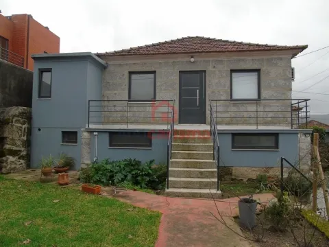 Moradia T3 Remodelada em Vila das Aves, Santo Tirso