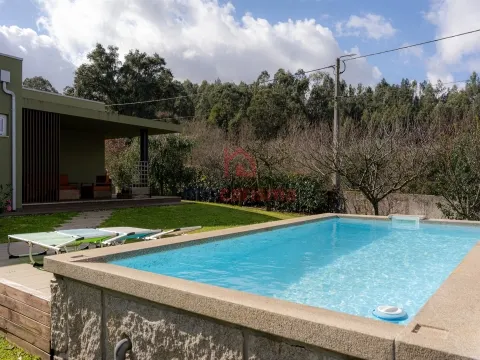 Moradia Térrea T2+1 Semi Nova com Piscina em Roriz, Santo Tirso
