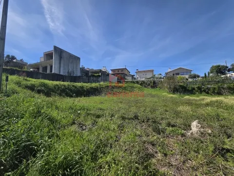 Lote de terreno com 960m2 em São Mamede de Negrelos, Santo Tirso