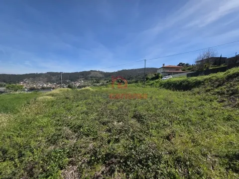 Lote de terreno com 960m2 em São Mamede de Negrelos, Santo Tirso