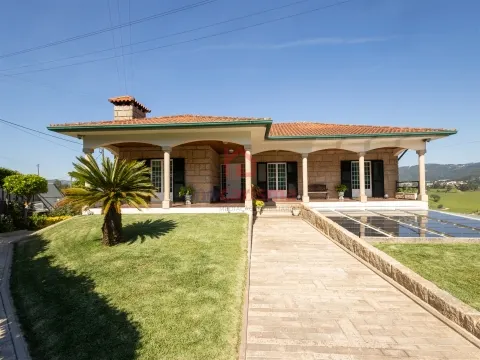 Moradia T3 com Piscina em Roriz, Santo Tirso