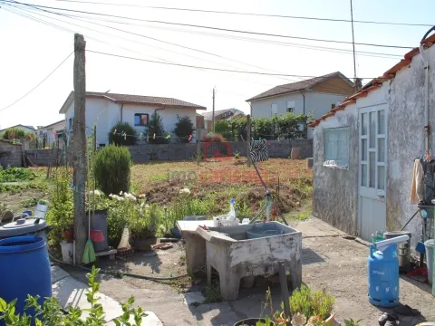 Moradia T2 Térrea para Restauro em Vila das Aves, Santo Tirso